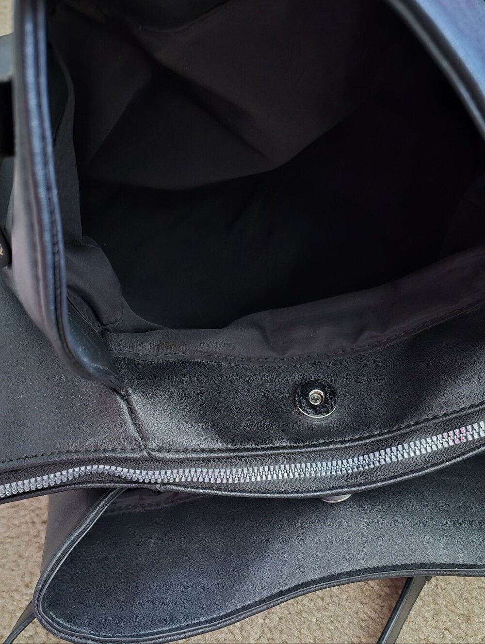 Nine West Black Tote with Silver Chain Links. VERY GOOD USED CONDITION - Picture 5 of 9